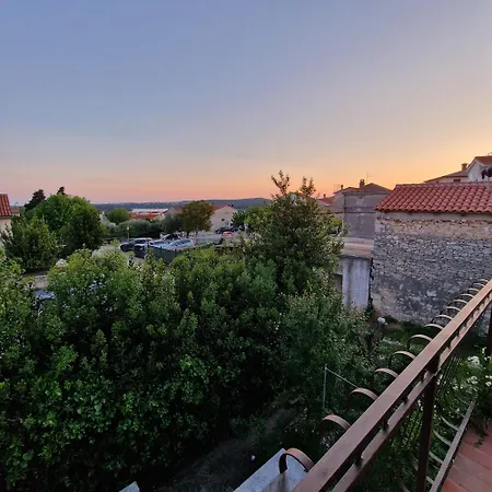 Guest house D&d 5 Pula